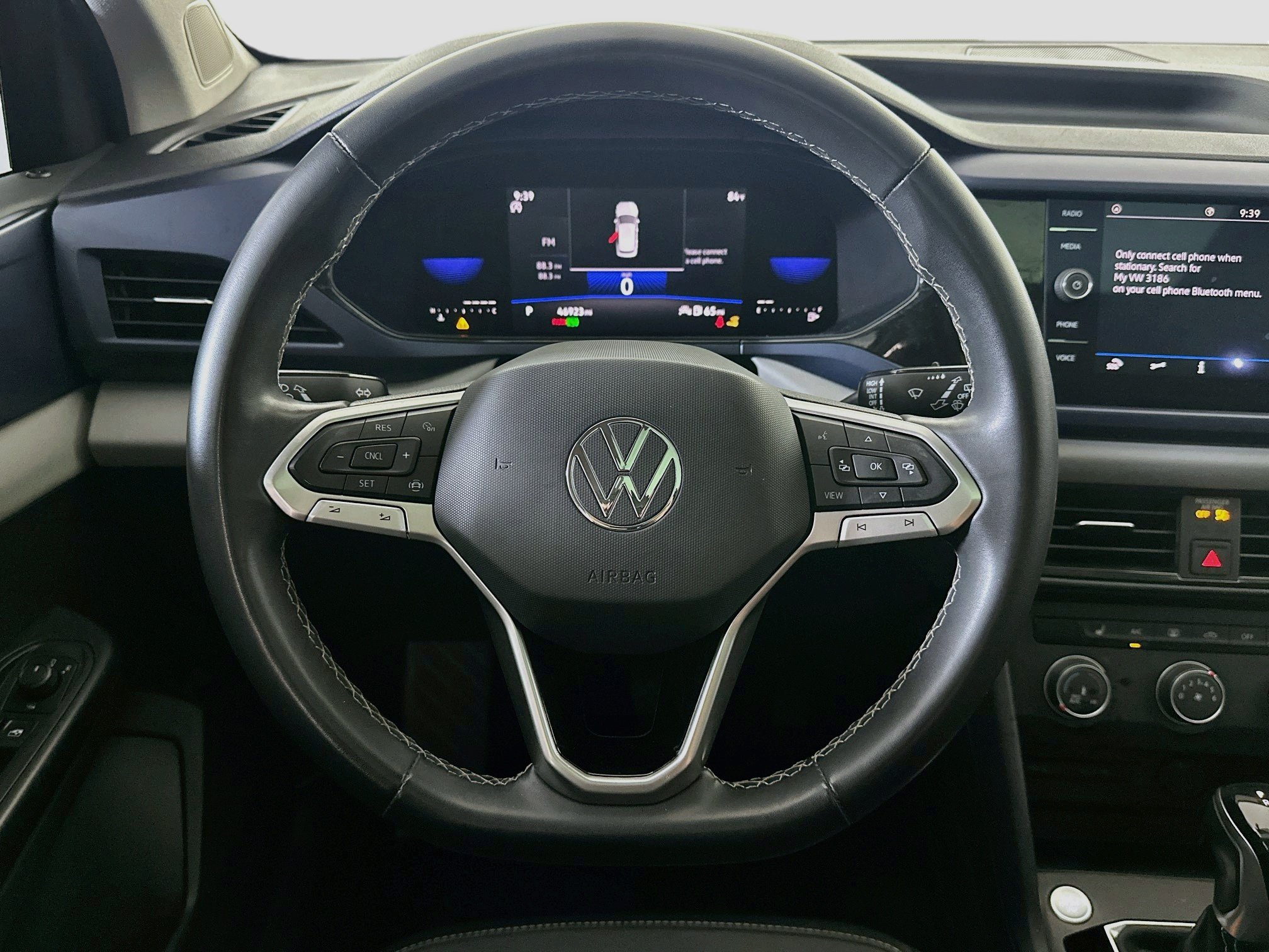 Used 2022 Volkswagen Taos SE w/ Panoramic Sunroof Package FWD image 18
