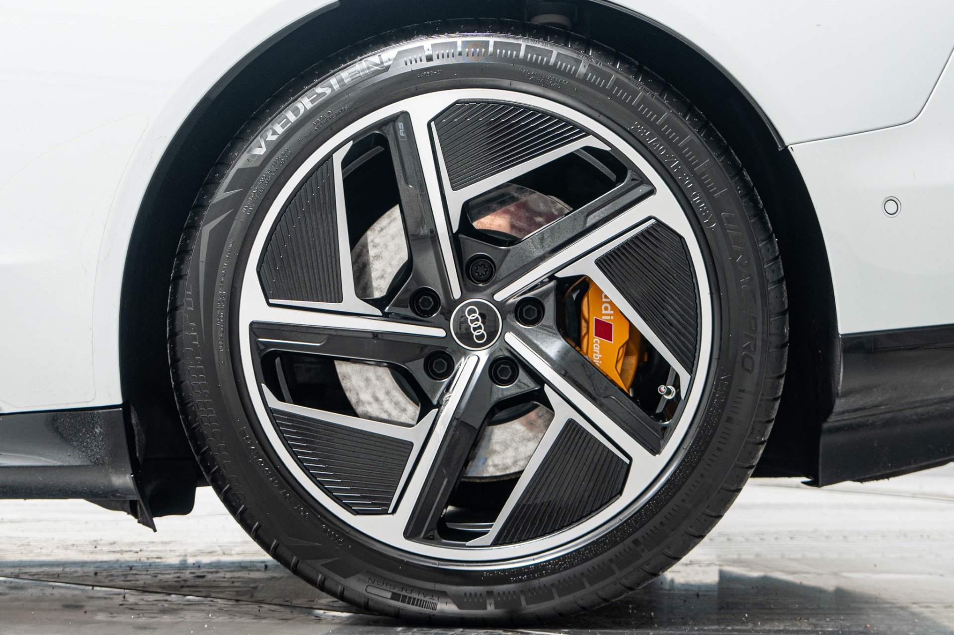 Used 2023 Audi RS e-tron GT w/ Carbon Performance Package AWD/4WD image 11