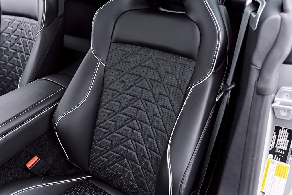 Used 2025 Aston Martin Vanquish RWD image 52