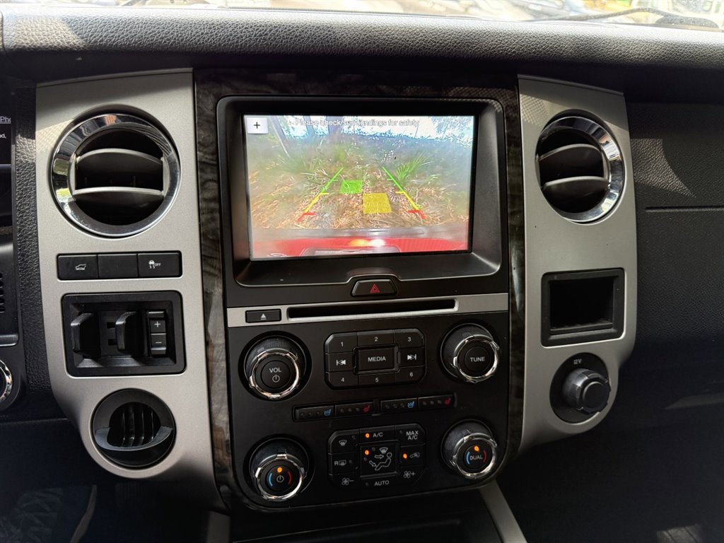 Used 2016 Ford Expedition Limited w/ Equipment Group 301A RWD image 27