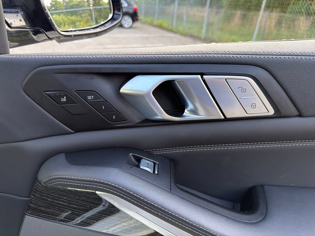 Used 2022 BMW X7 M50i AWD/4WD image 18