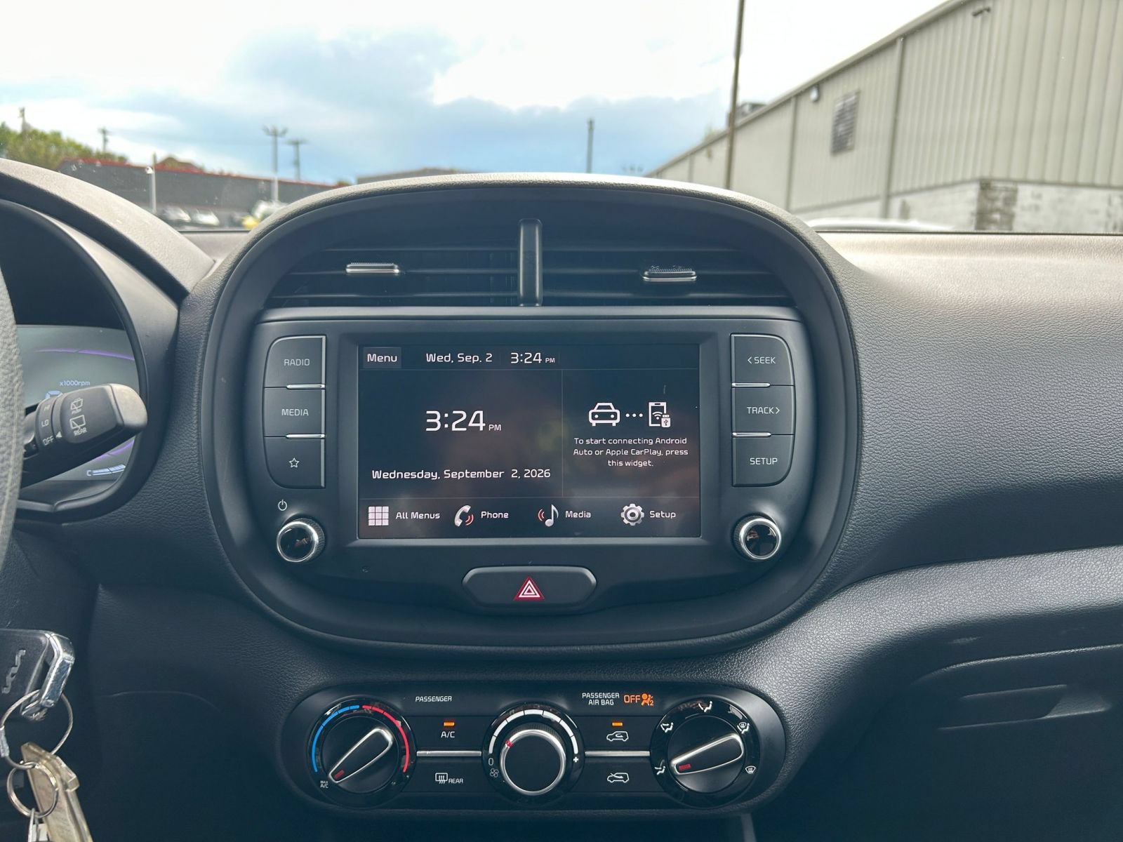 Used 2025 Kia Soul LX w/ LX Technology Package FWD image 16
