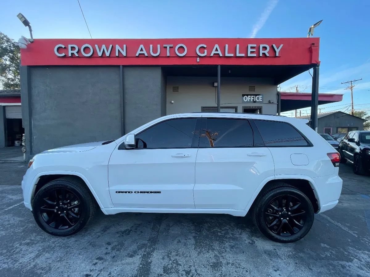 Used 2018 Jeep Grand Cherokee Altitude RWD image 7