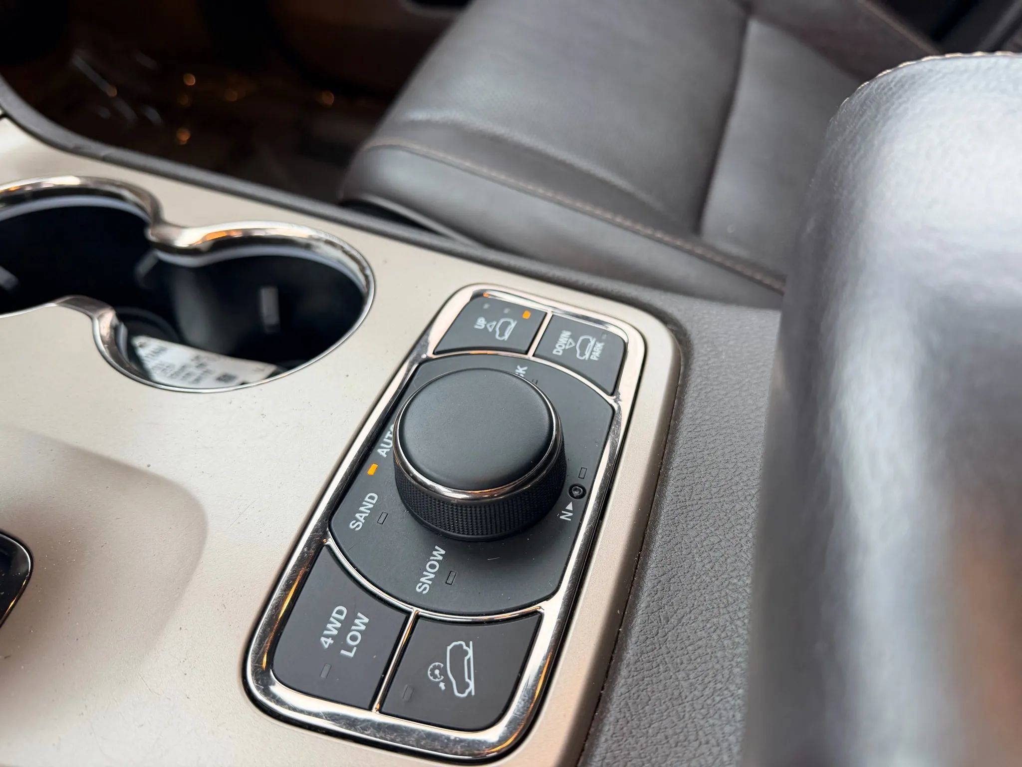 Used 2014 Jeep Grand Cherokee Summit AWD/4WD image 16