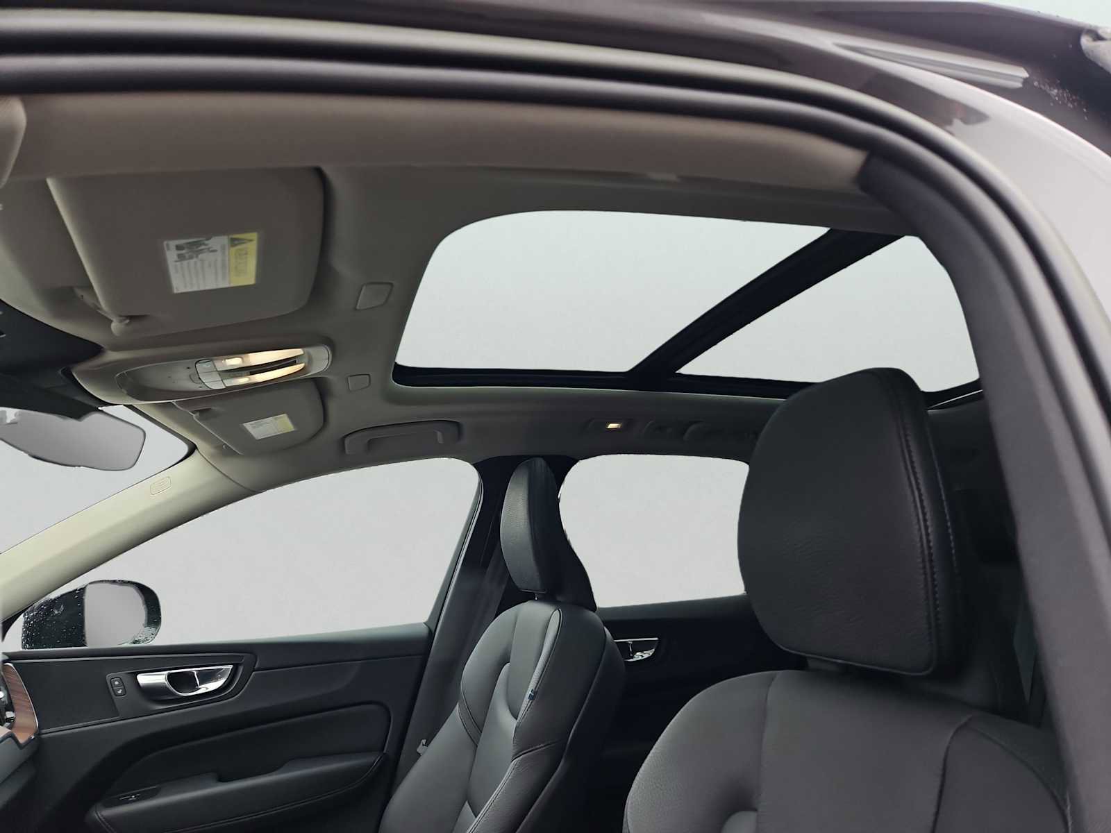 Used 2023 Volvo XC60 B5 Plus w/ Climate Package image 15
