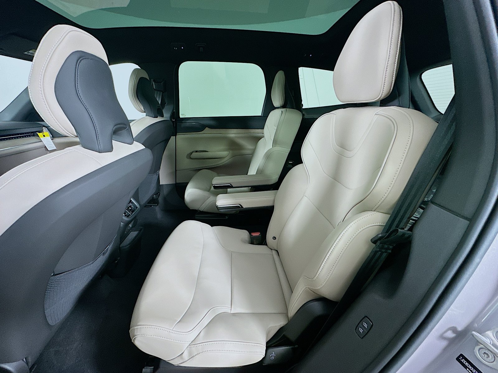 New 2026 Volvo EX90 Plus AWD/4WD image 37