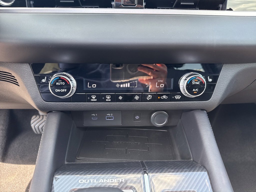 New 2025 Mitsubishi Outlander SE image 32