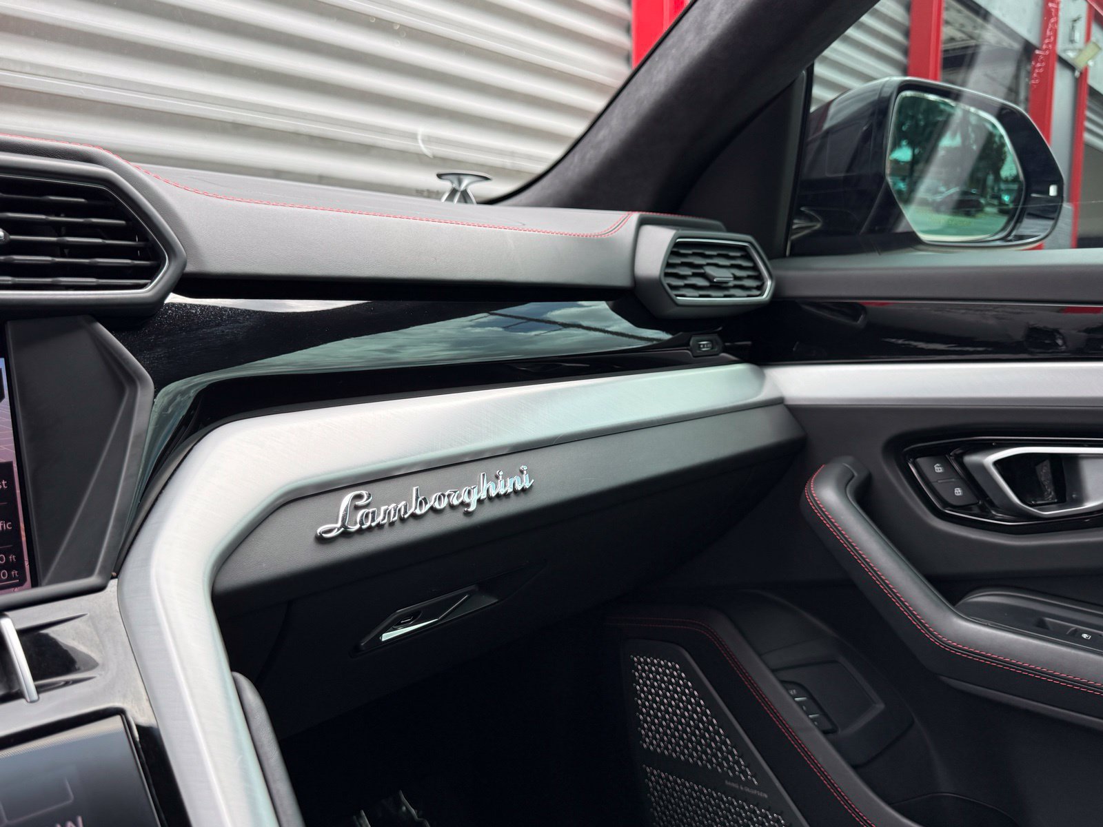 Used 2019 Lamborghini Urus AWD/4WD image 23