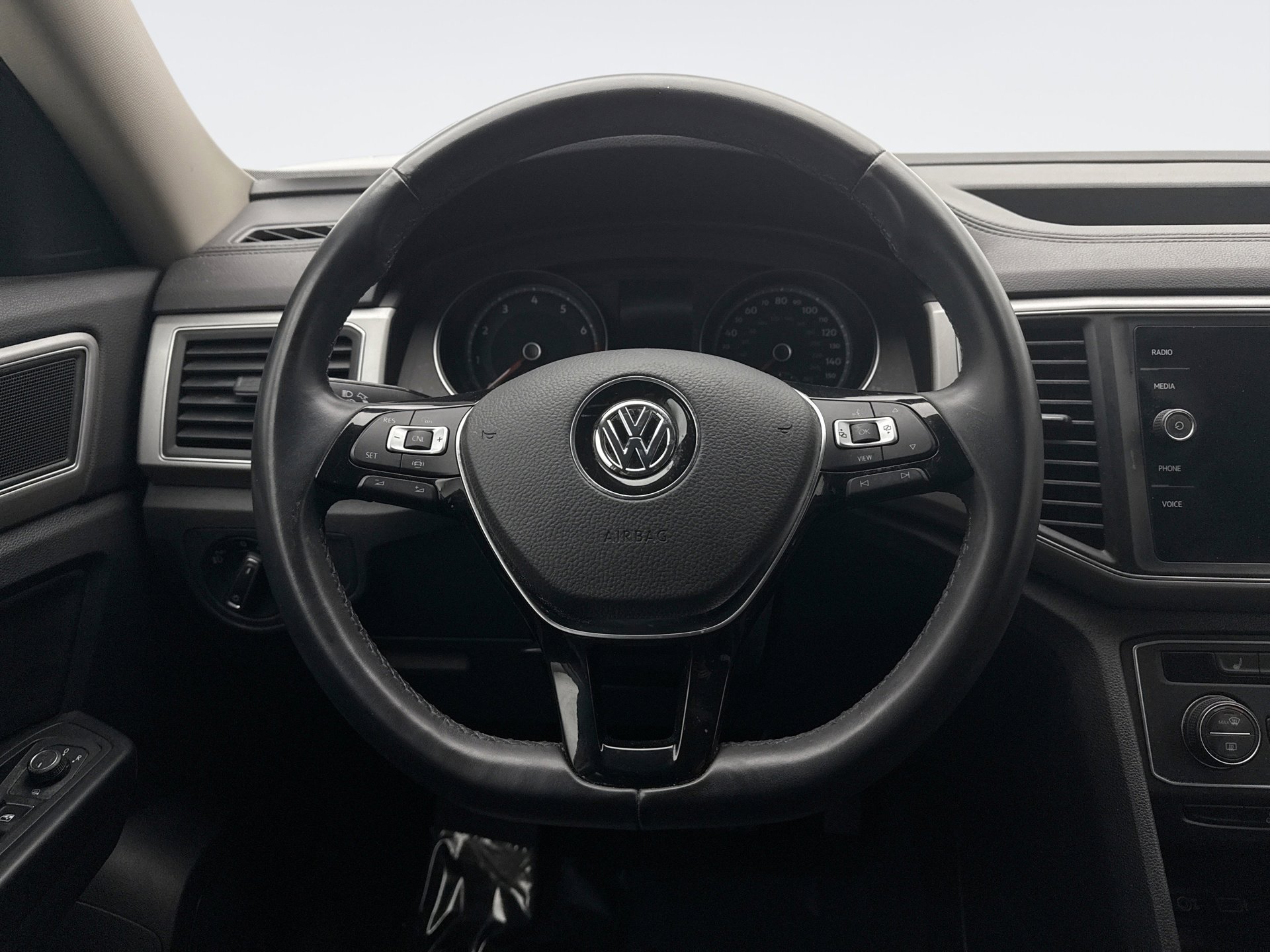 Used 2019 Volkswagen Atlas SE w/ Towing Package image 12