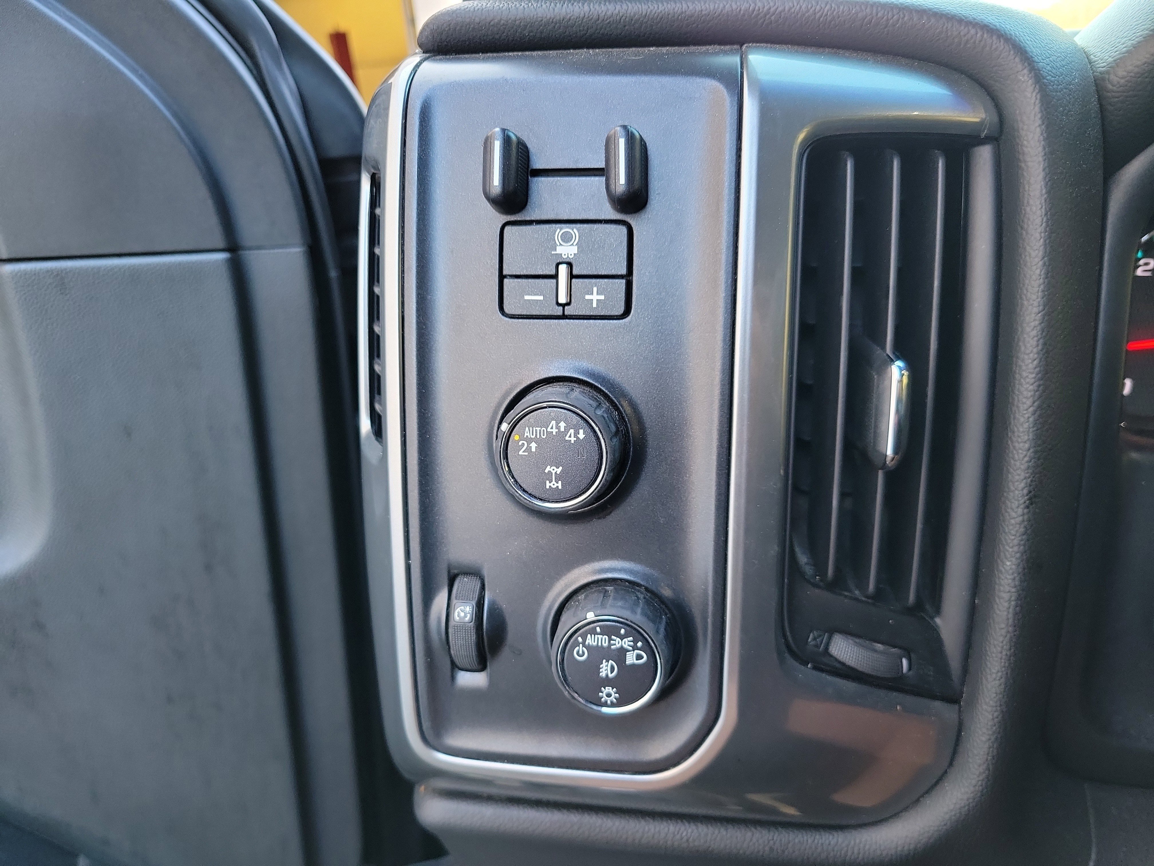 Used 2018 Chevrolet Silverado 1500 LT w/ All Star Edition image 30