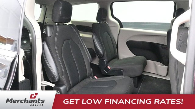 Used 2023 Chrysler Voyager LX FWD image 11