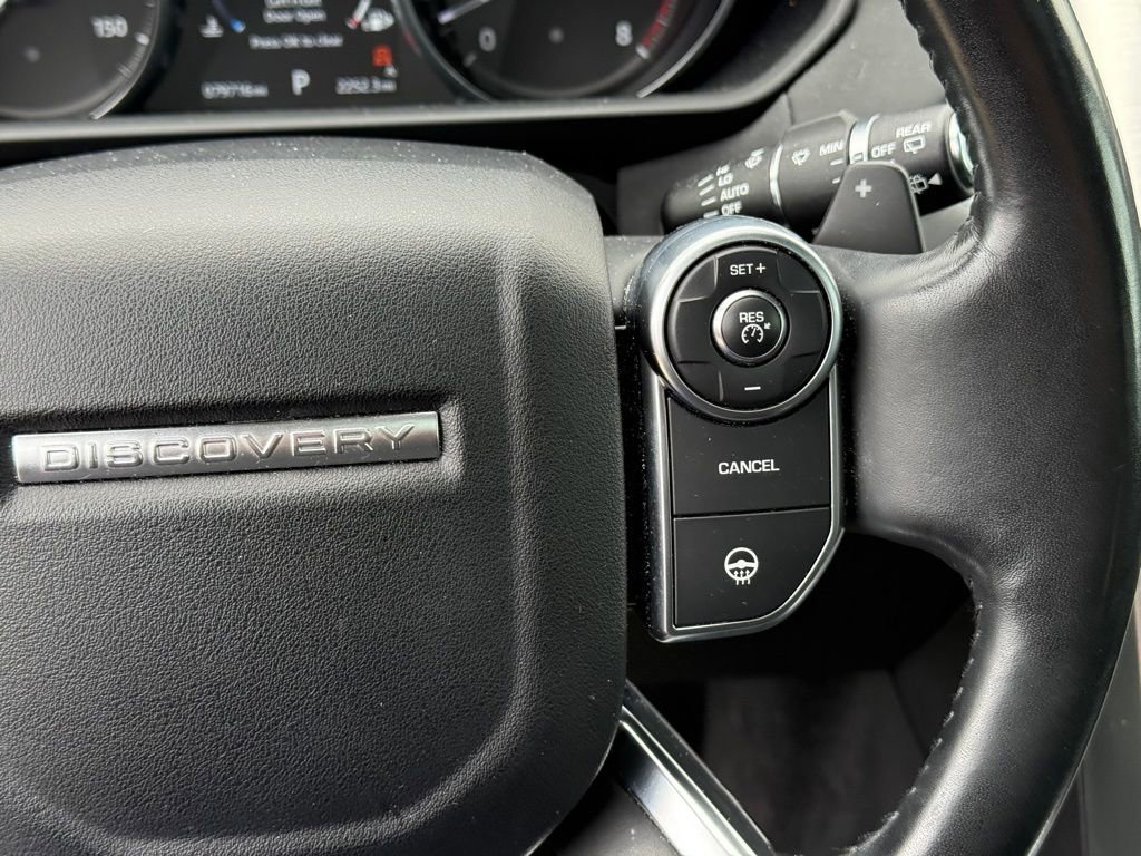 Used 2017 Land Rover Discovery HSE image 16
