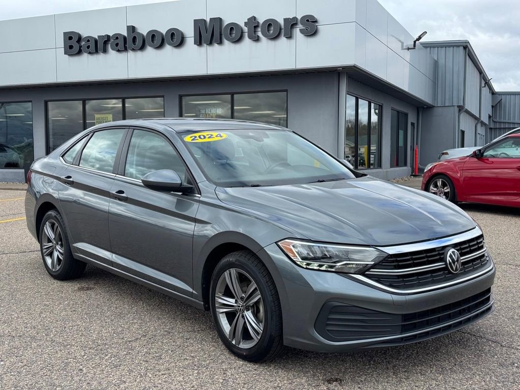 Used 2024 Volkswagen Jetta SE image 1