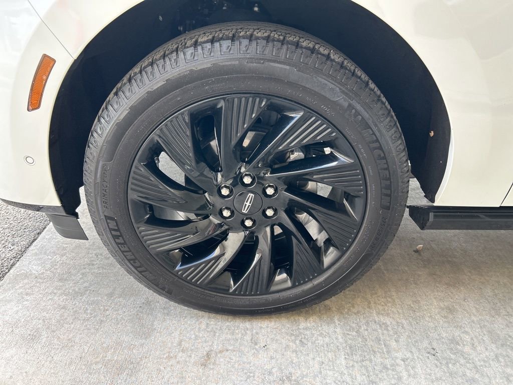 Used 2025 Lincoln Navigator Reserve w/ Jet Appearance Package image 16