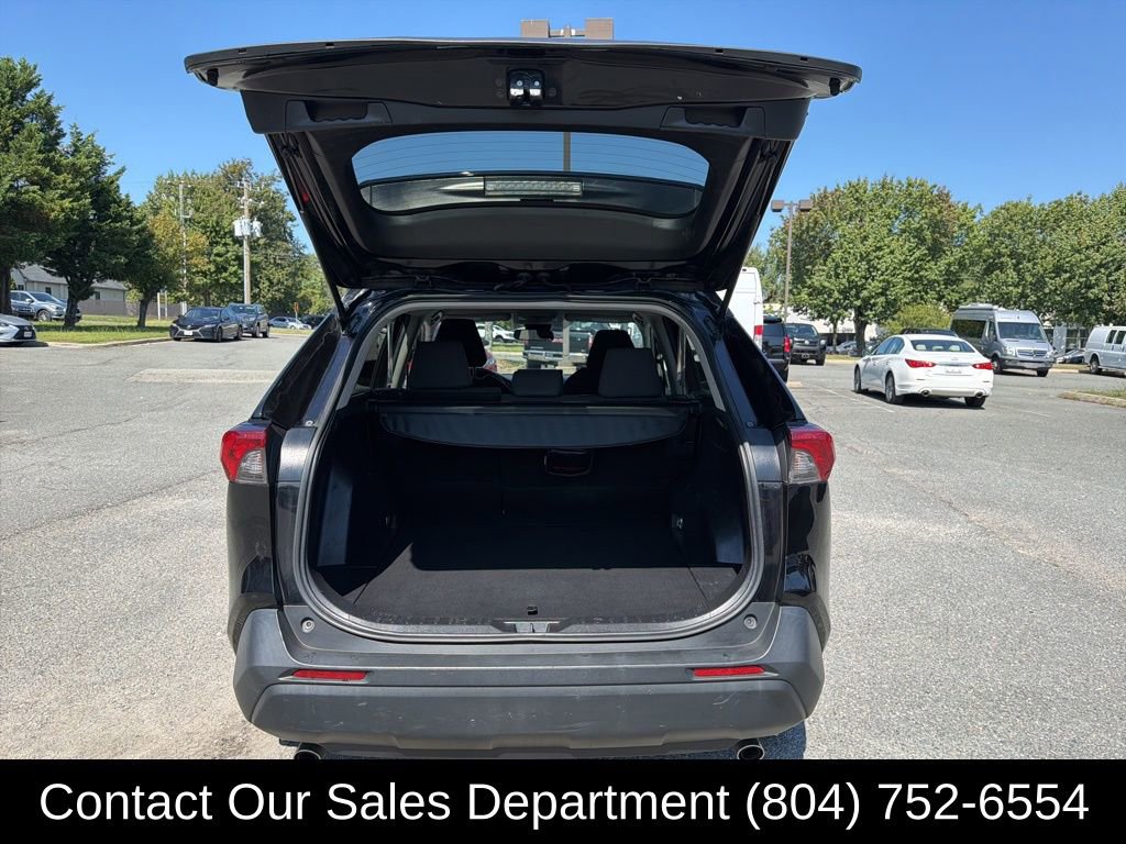 Used 2021 Toyota RAV4 LE image 27