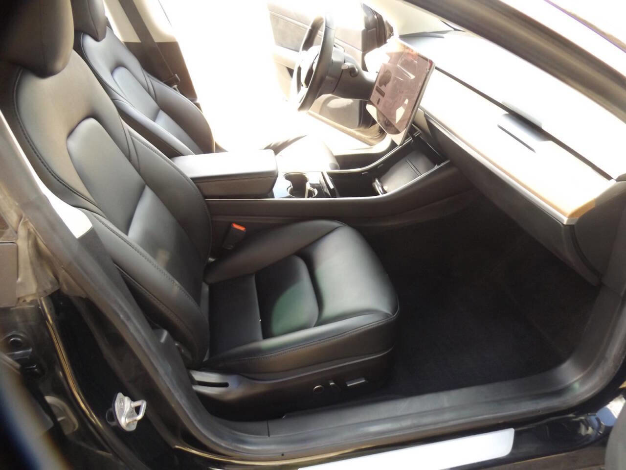 Used 2019 Tesla Model 3 Standard Range Plus image 17