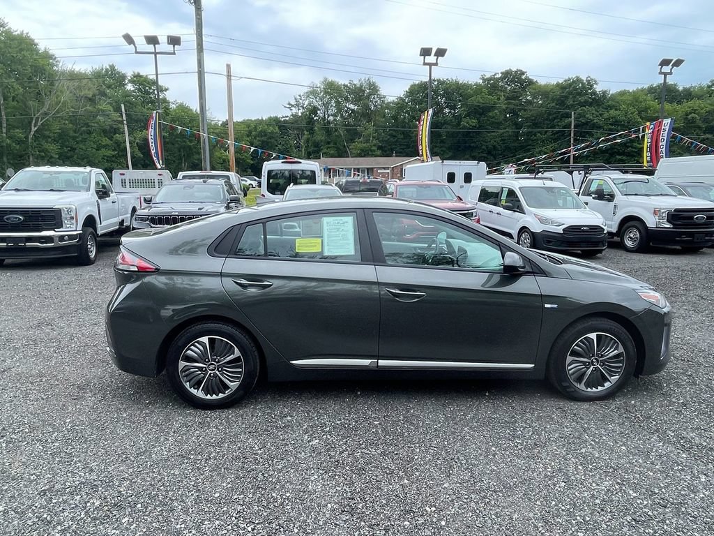 Used 2020 Hyundai Ioniq SE FWD image 4