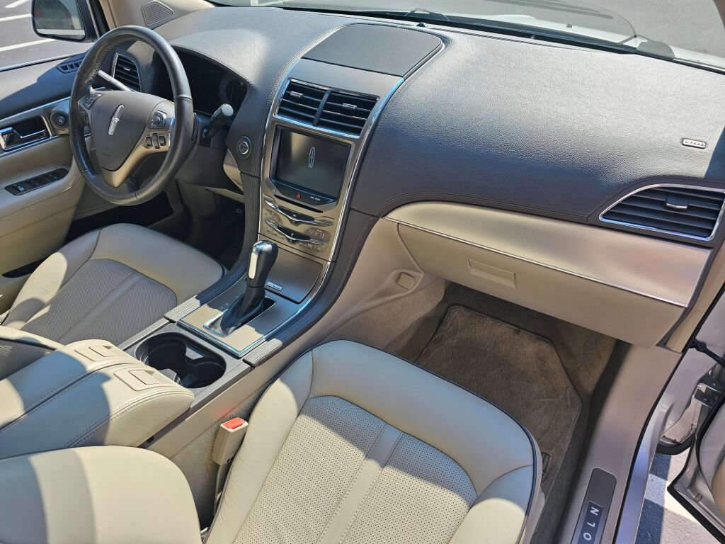 Used 2013 Lincoln MKX FWD image 12