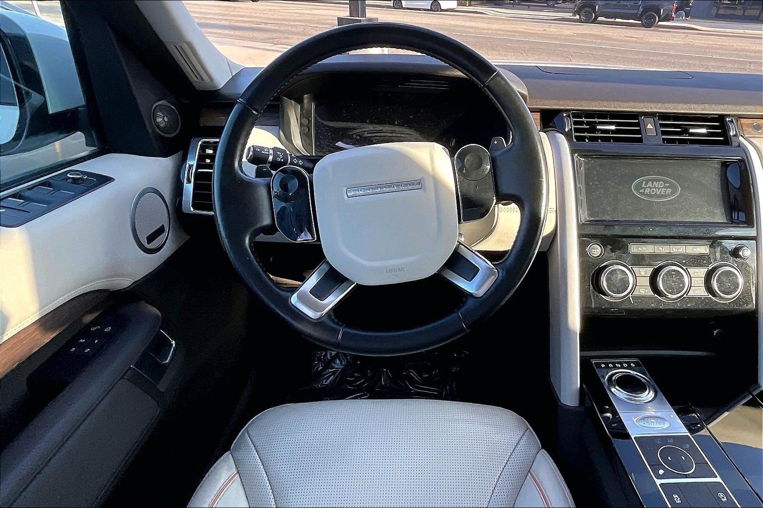 Used 2019 Land Rover Discovery HSE AWD/4WD image 5
