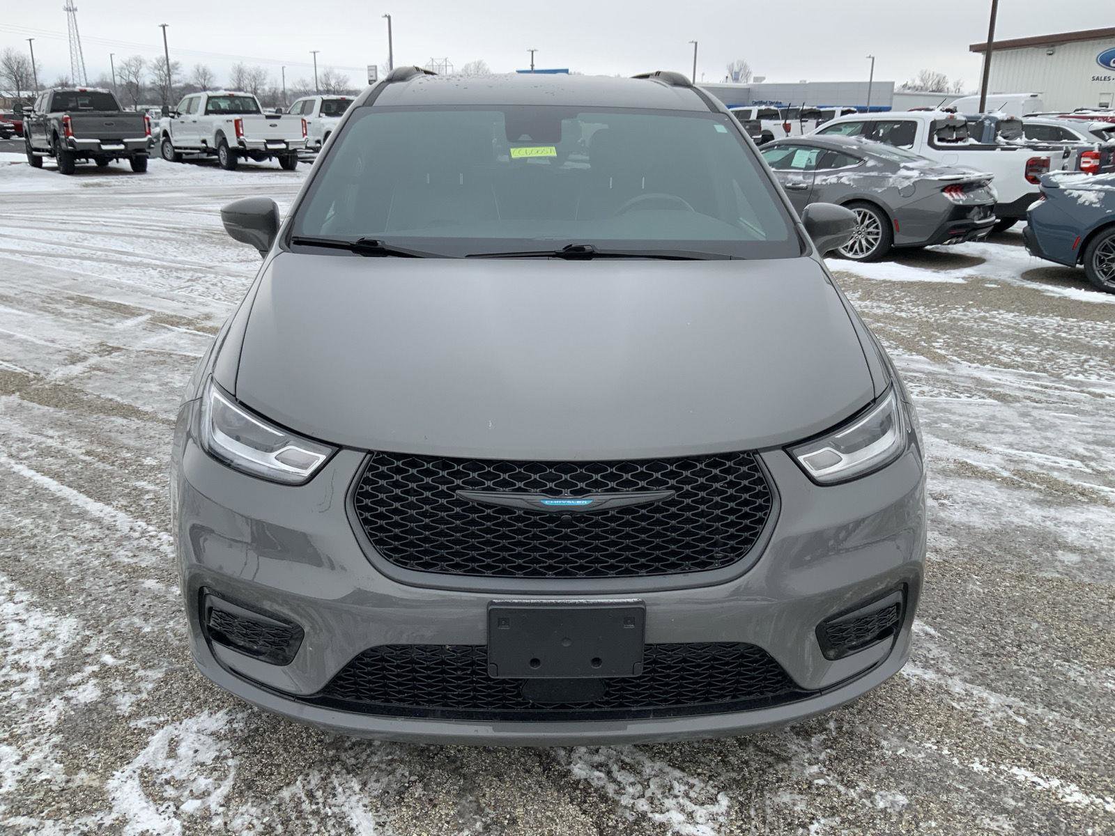 Used 2021 Chrysler Pacifica Limited w/ S Appearance Package image 3