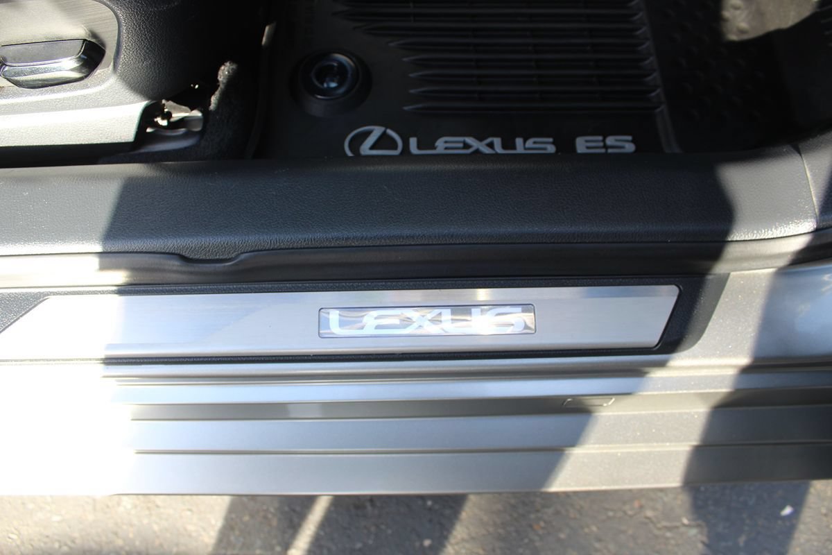 Used 2019 Lexus ES 300h w/ Premium Package FWD image 25