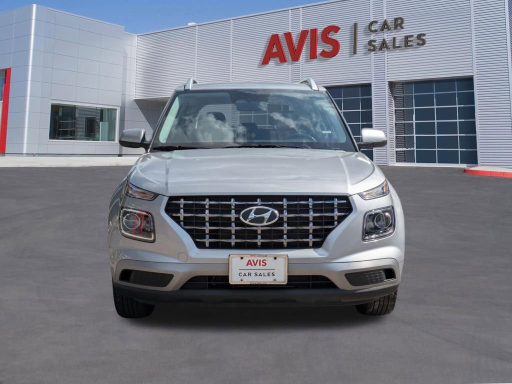 Used 2025 Hyundai Venue SEL FWD image 2