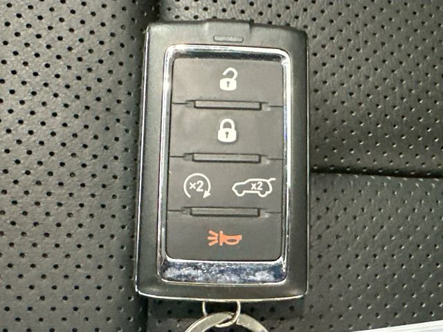 Used 2023 Jeep Grand Cherokee Overland AWD/4WD image 18