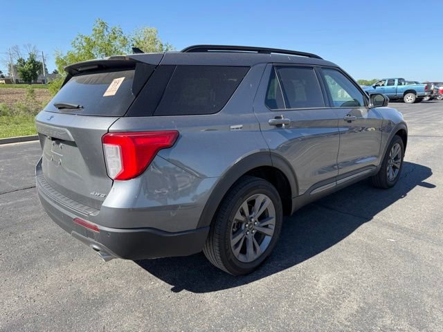 Used 2024 Ford Explorer XLT w/ Equipment Group 202A AWD/4WD image 4
