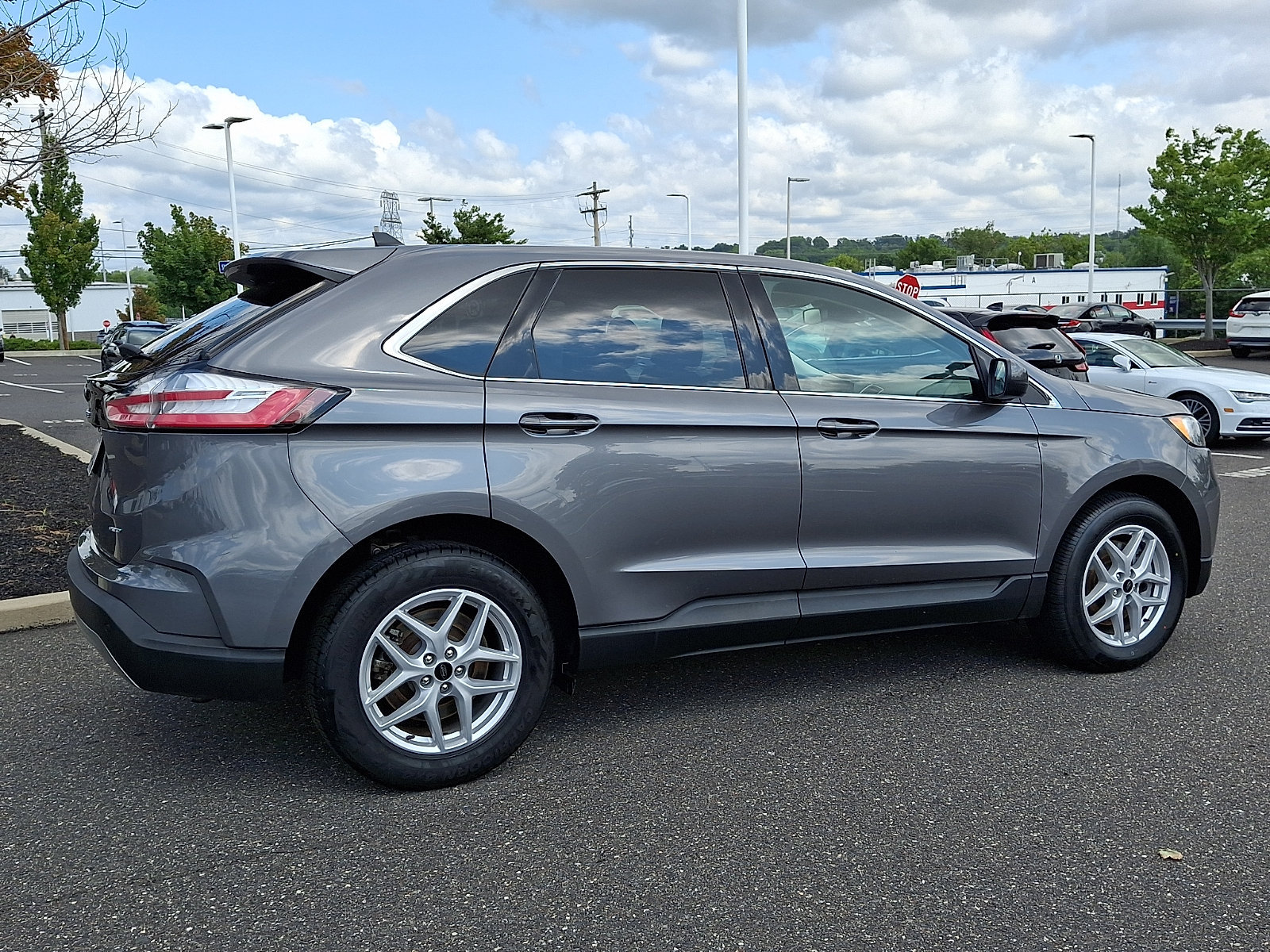 Used 2024 Ford Edge SEL AWD/4WD image 5