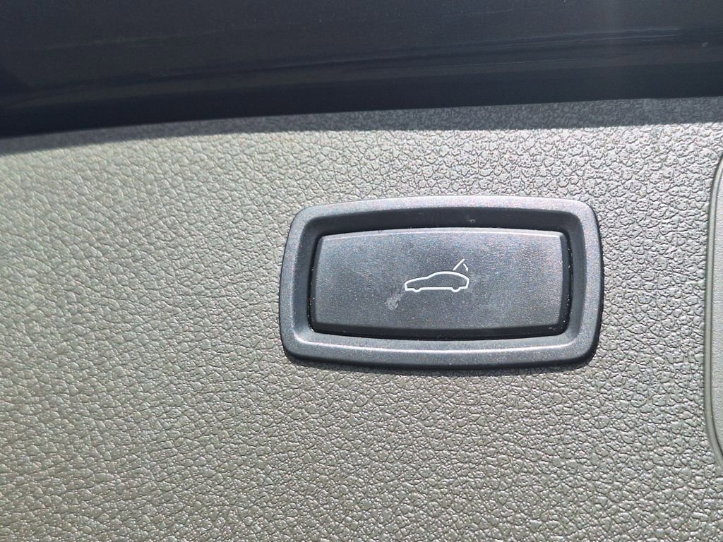 Used 2017 Porsche Macan S image 30