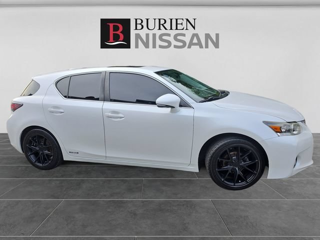 Used 2013 Lexus CT 200h w/ Premium Pkg w/Navigation FWD image 6