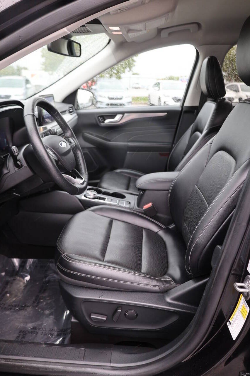 Used 2021 Ford Escape Titanium AWD/4WD image 13