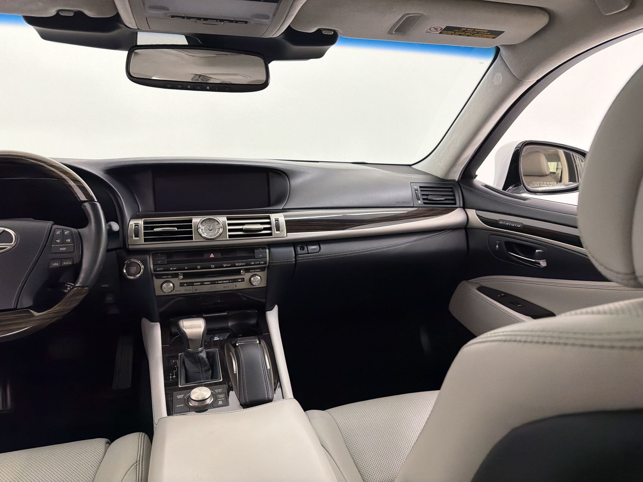 Used 2017 Lexus LS 460 L w/ Ultra Luxury Package RWD image 32