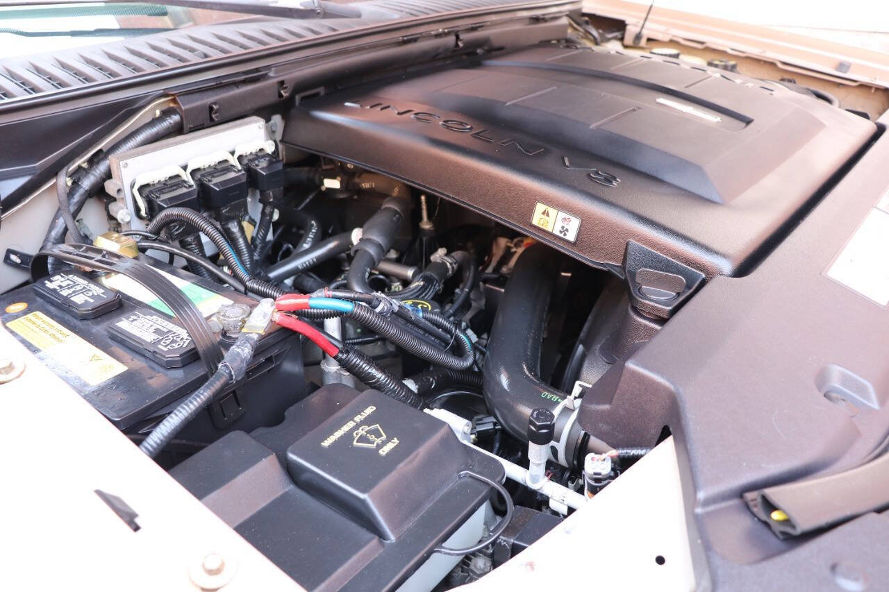 Used 2006 Lincoln Navigator Luxury RWD image 14