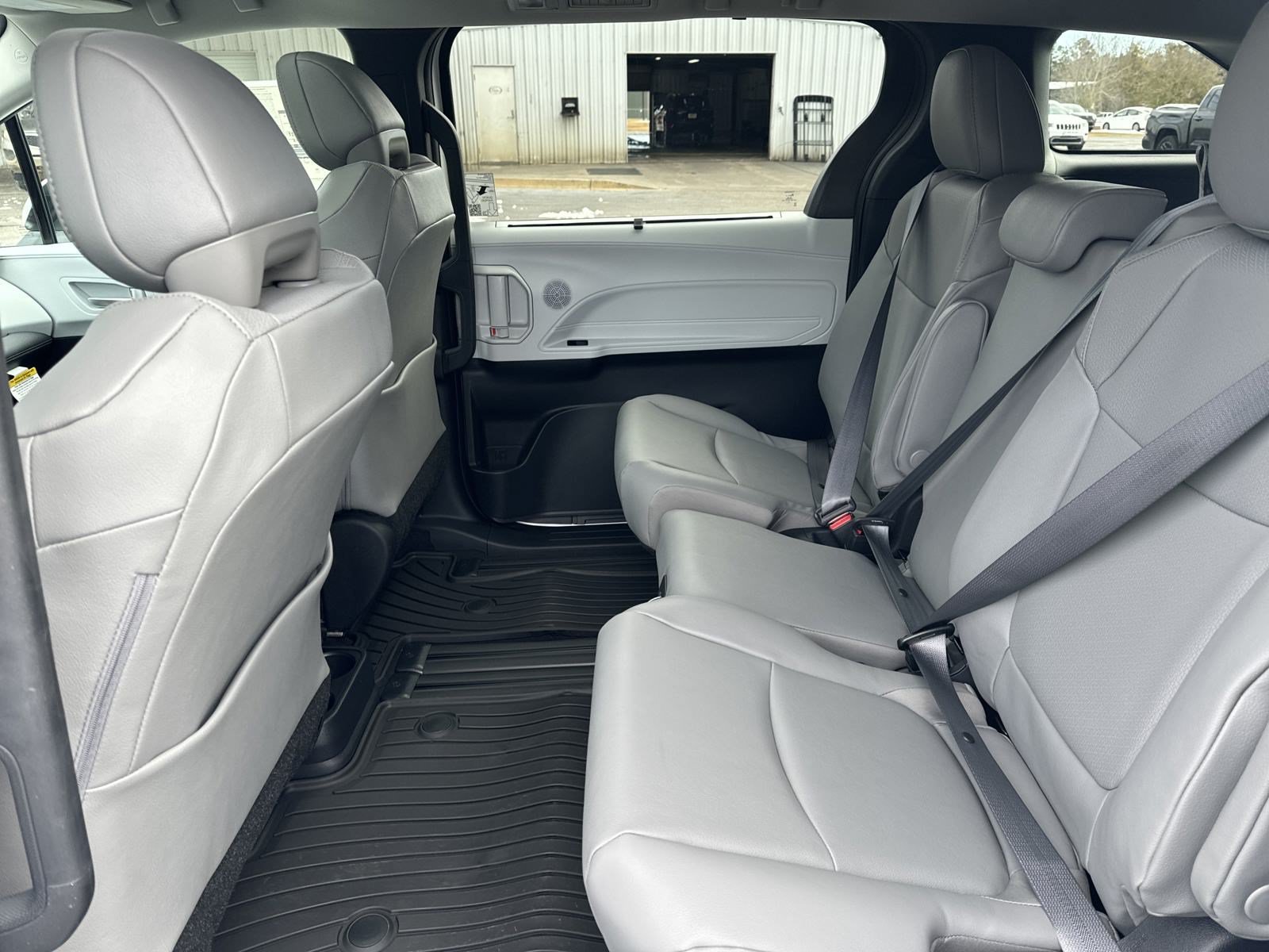 New 2025 Toyota Sienna XLE FWD image 24
