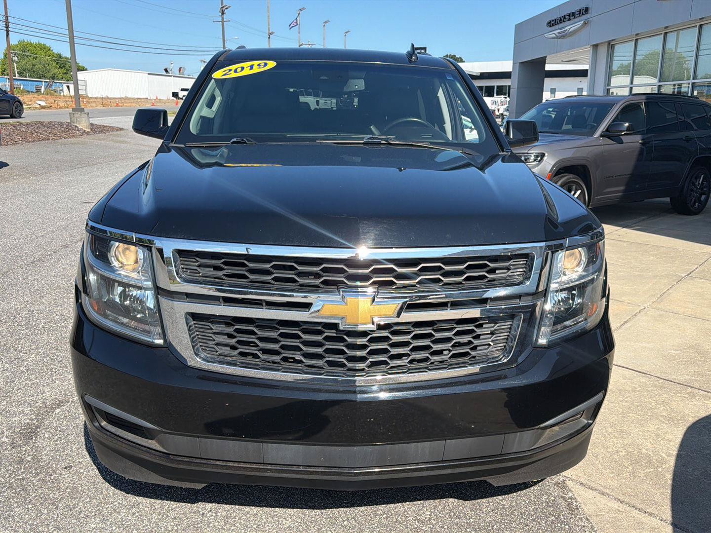 Used 2019 Chevrolet Suburban LT AWD/4WD image 2