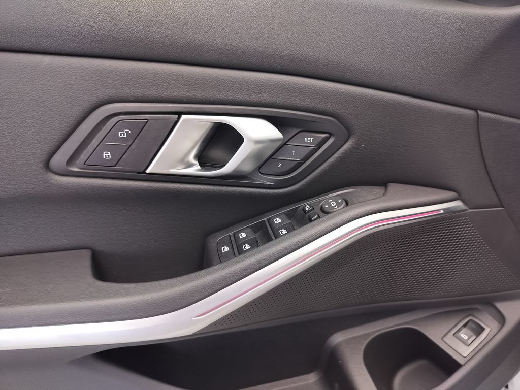 Certified 2025 BMW 330i Sedan RWD image 7