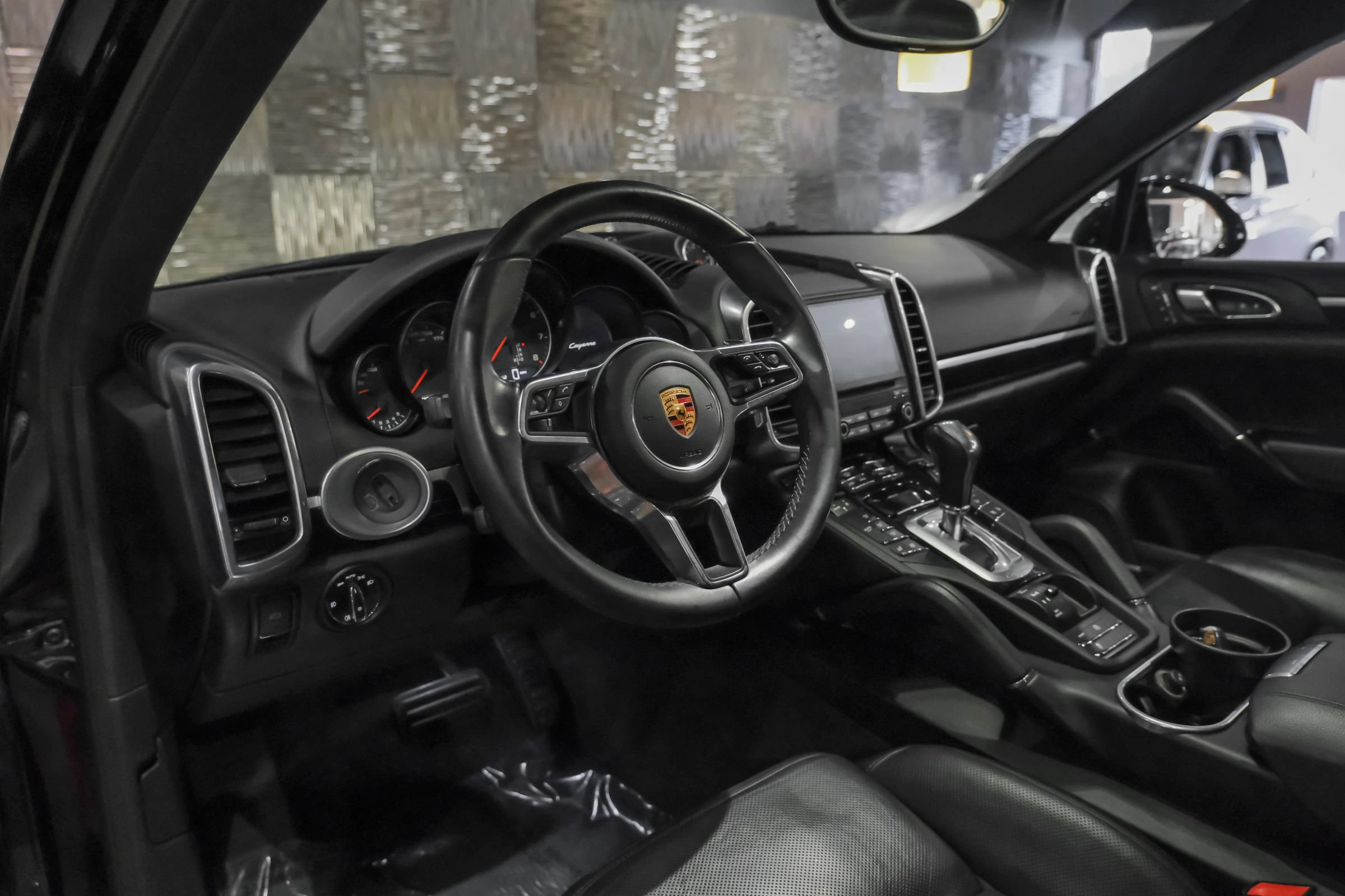 Used 2018 Porsche Cayenne AWD/4WD image 3