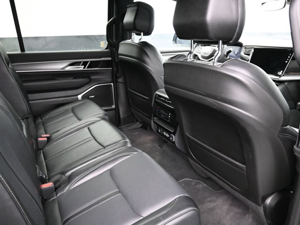 Used 2025 Jeep Wagoneer Series II w/ 8-Passenger Seating Package AWD/4WD image 20