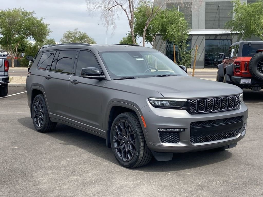 Used 2023 Jeep Grand Cherokee L Summit w/ Advanced Protech Group IV AWD/4WD image 32