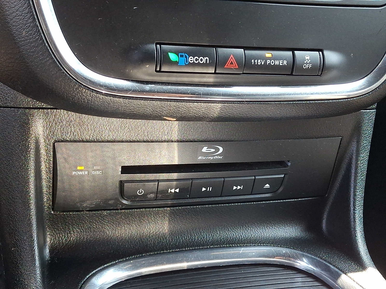 Used 2014 Chrysler Town & Country S FWD image 26