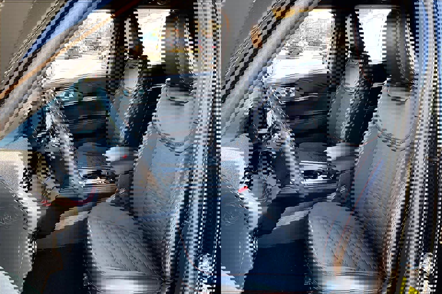 Used 2025 Ford Explorer ST-Line w/ ST-Line Street Pack image 8