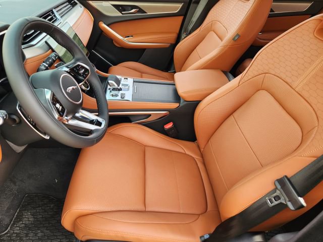 Used 2026 Jaguar F-PACE R-Dynamic S image 13