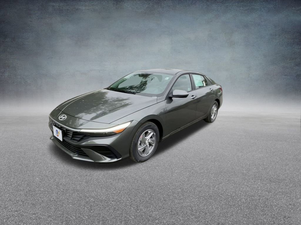 Used 2025 Hyundai Elantra SE image 9