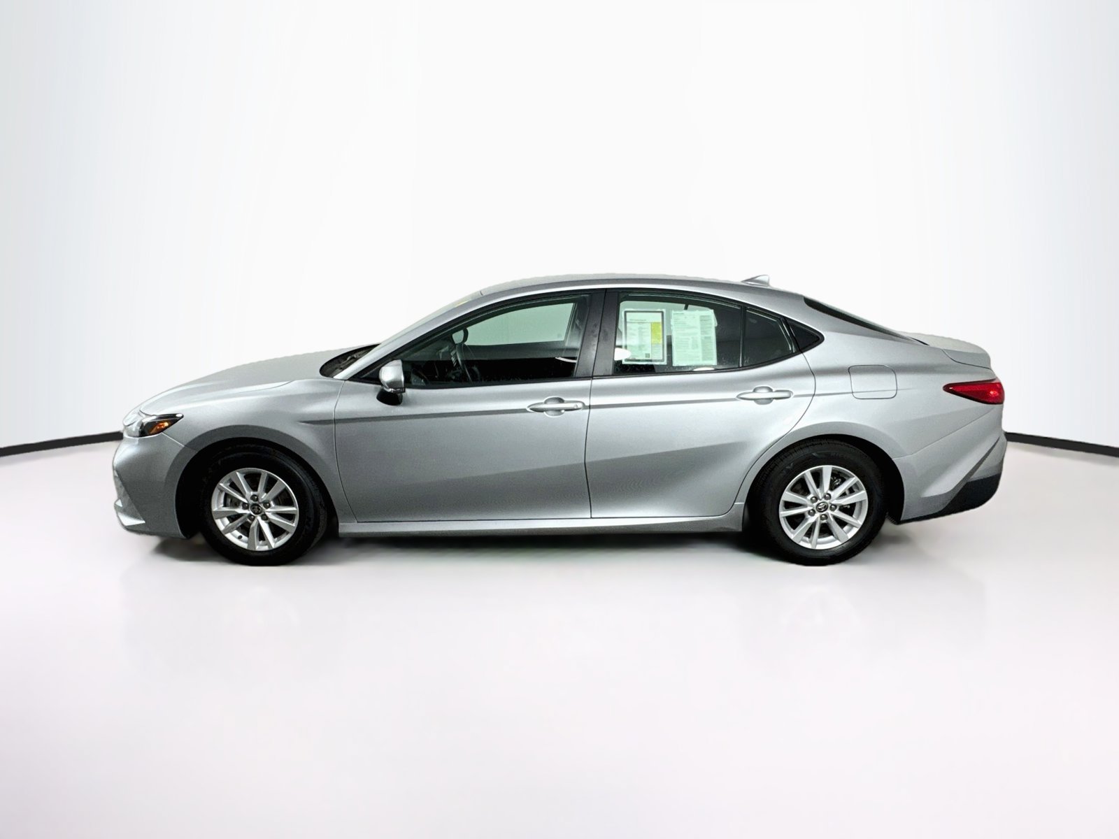 Used 2025 Toyota Camry LE FWD image 4