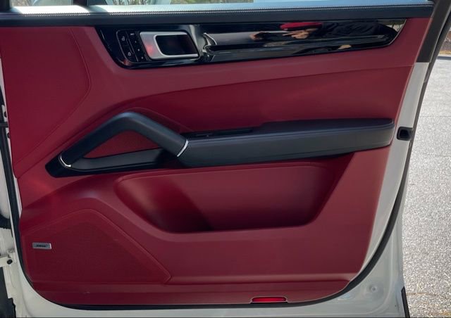 Used 2019 Porsche Cayenne Base image 18