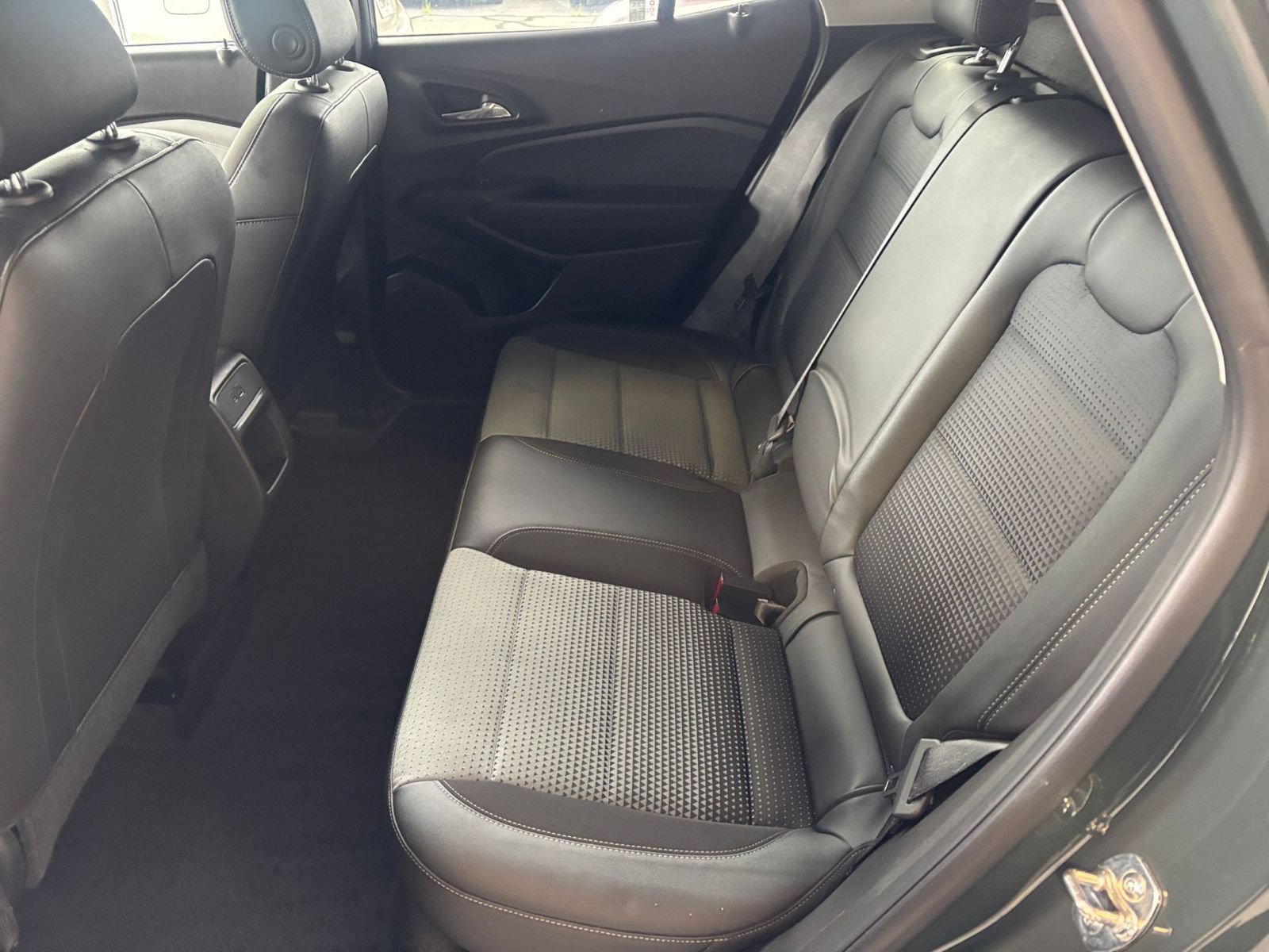 Used 2025 Chevrolet Trax LT FWD image 26
