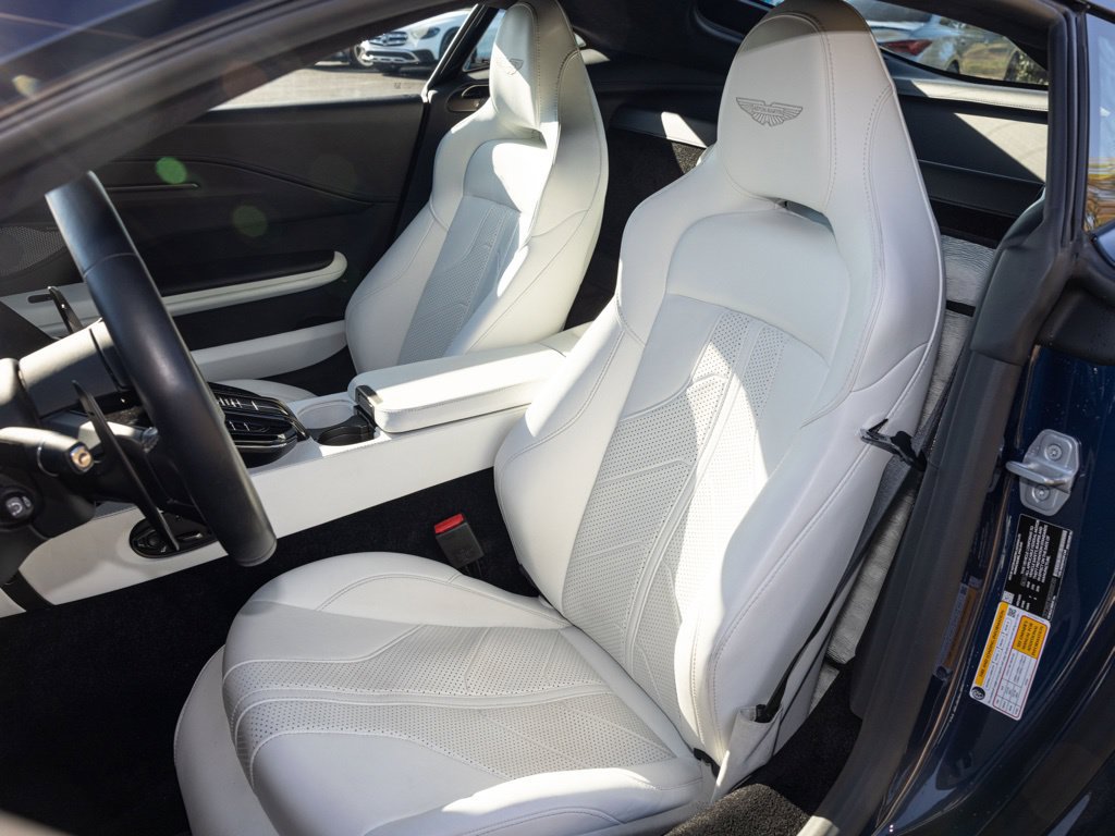Used 2025 Aston Martin V8 Vantage Coupe RWD image 26