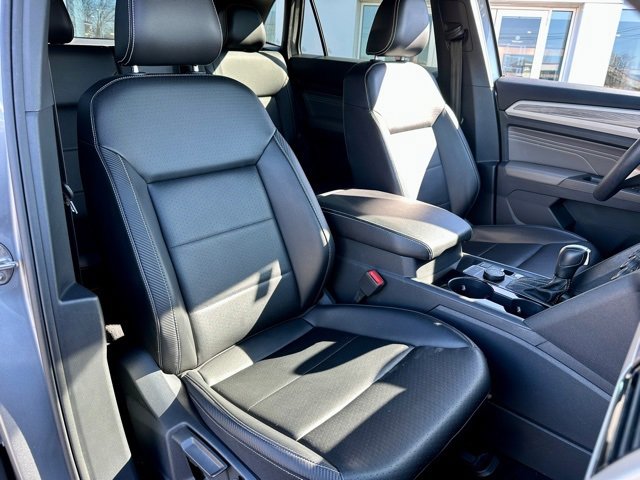 Certified 2022 Volkswagen Atlas Cross Sport SE w/ Panoramic Sunroof Package image 24