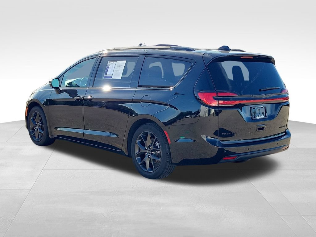 Used 2025 Chrysler Pacifica Limited FWD image 4